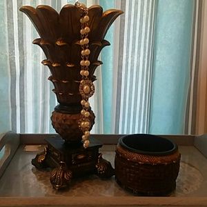 Tropical accent pieces